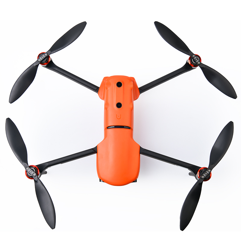 道通AUTEL EVO II無人機(jī),AUTEL EVO2,道通AUTEL EVO 2是新一代性能標(biāo)桿無人機(jī)，具備強(qiáng)悍的9公里圖傳40分鐘續(xù)航（無風(fēng) 勻速飛行），最大抗風(fēng)8級，最快飛行速度20米/秒。機(jī)身配備12路視覺傳感器，融合主相機(jī)、超聲波、IMU 等19組傳感器，實時構(gòu)建三維地圖和規(guī)劃路徑，不僅僅是感知，更可實現(xiàn)多角度全方位避障。通過模塊化云臺設(shè)計，可分為8K版（4800萬像素 1/2英寸CMOS）、6K版（2000萬像素 1英寸CMOS）、熱成像標(biāo)準(zhǔn)版（320分辨率）、熱成像進(jìn)階版（640分辨率）。